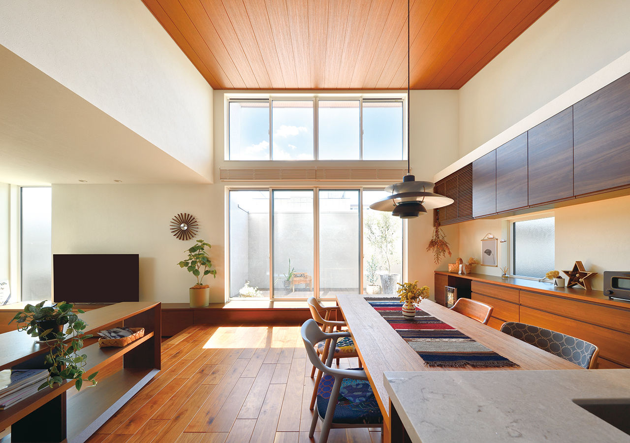 住友林業 【約40坪/間取り図有/2階リビング】プライバシーを守りながら叶えた大開口から空を眺める2階リビングの建築実例画像2