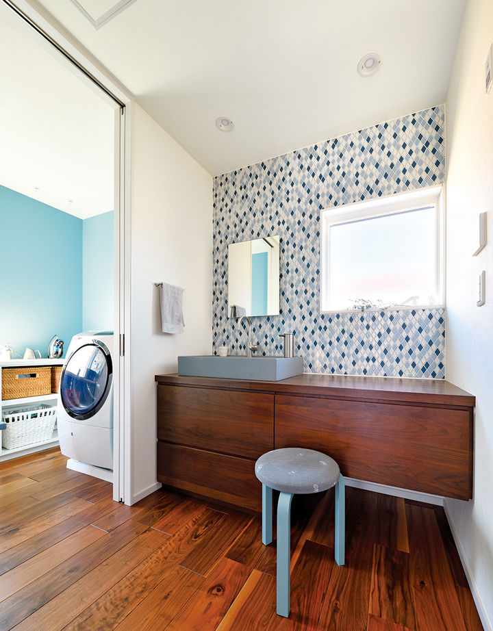 住友林業 【約40坪/間取り図有/2階リビング】プライバシーを守りながら叶えた大開口から空を眺める2階リビングの建築実例画像8