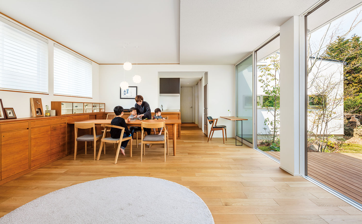 住友林業 【約40坪/間取り図有/平屋】庭を楽しみ、母屋の親世帯ともつながる。理想的な距離感をかなえた暮らしの建築実例画像4