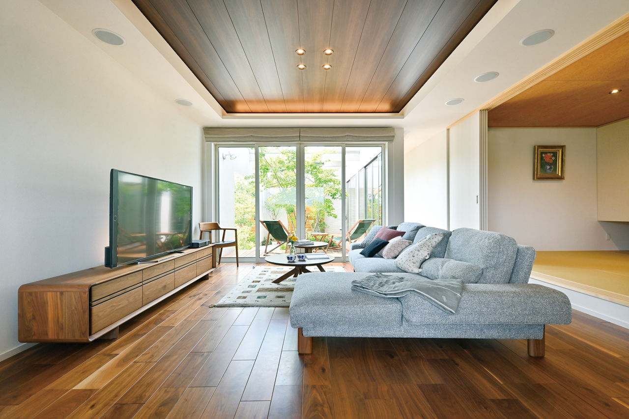 住友林業 【30坪台/間取り図有/平屋】中庭をＬ字型に囲む美しい平屋。空の下のリビングも安心、快適にの建築実例画像2