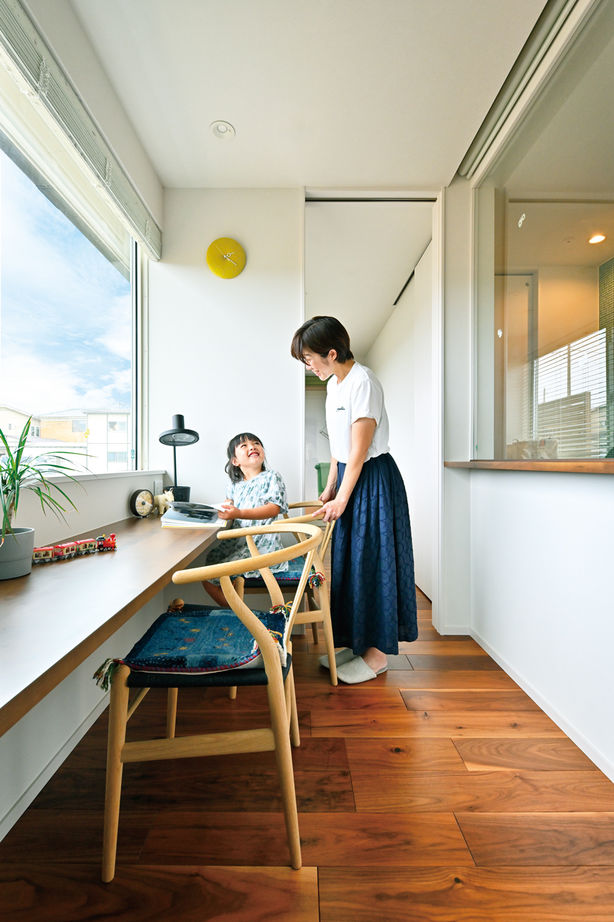 住友林業 【30坪台/間取り図有/平屋】中庭をＬ字型に囲む美しい平屋。空の下のリビングも安心、快適にの建築実例画像4