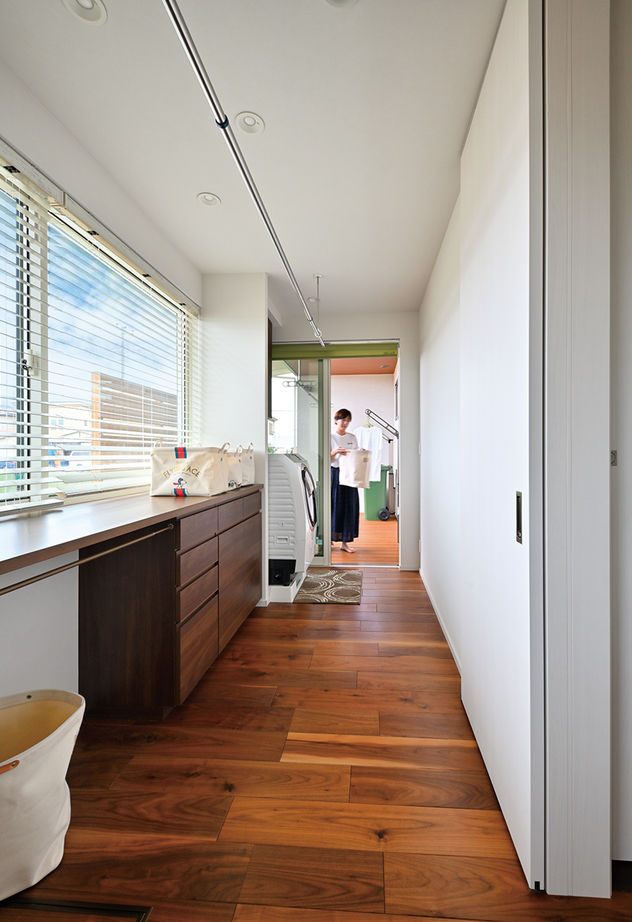 住友林業 【30坪台/間取り図有/平屋】中庭をＬ字型に囲む美しい平屋。空の下のリビングも安心、快適にの建築実例画像5