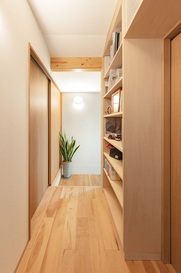 住友林業 【約30坪/間取り図有/ウッドデッキ】玄関土間や階段もLDKと一体に…木の心地よさに包まれた暮らしの建築実例画像8