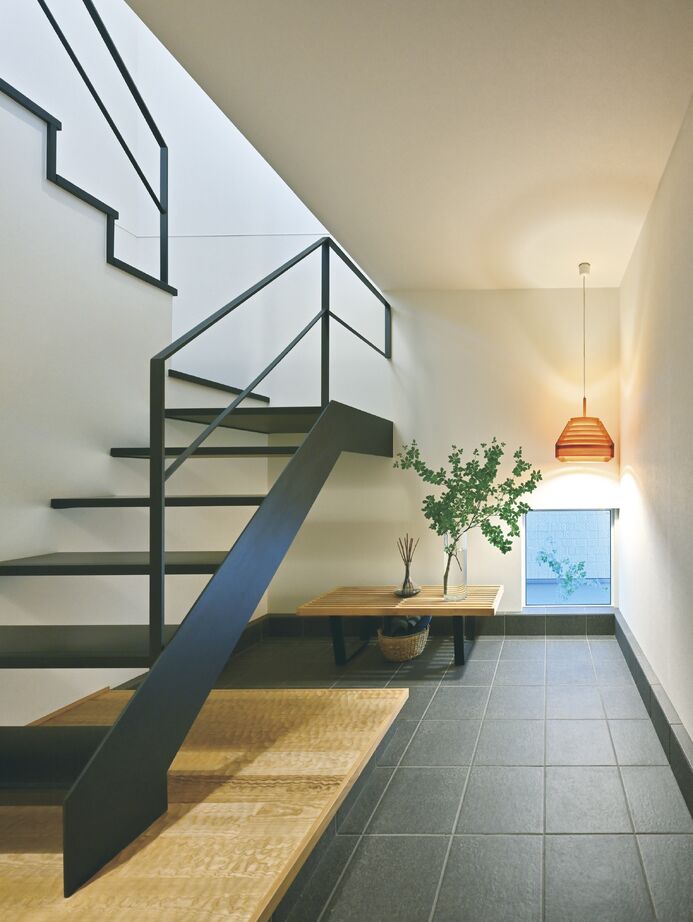 住友林業 張り出した2階の空問を活かし密集地でも開放感を楽しめる住まいの建築実例画像6