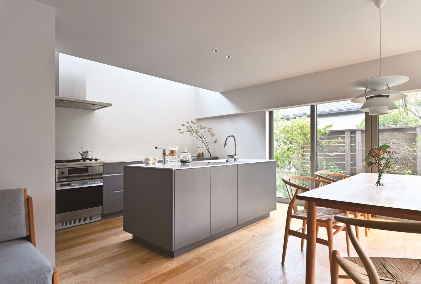 住友林業 やわらかな光に包まれた、螺旋階段のある家の建築実例画像2