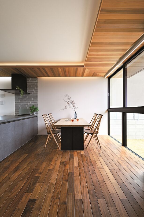 住友林業 内と外がつながる、木質感あふれる住まいの建築実例画像2