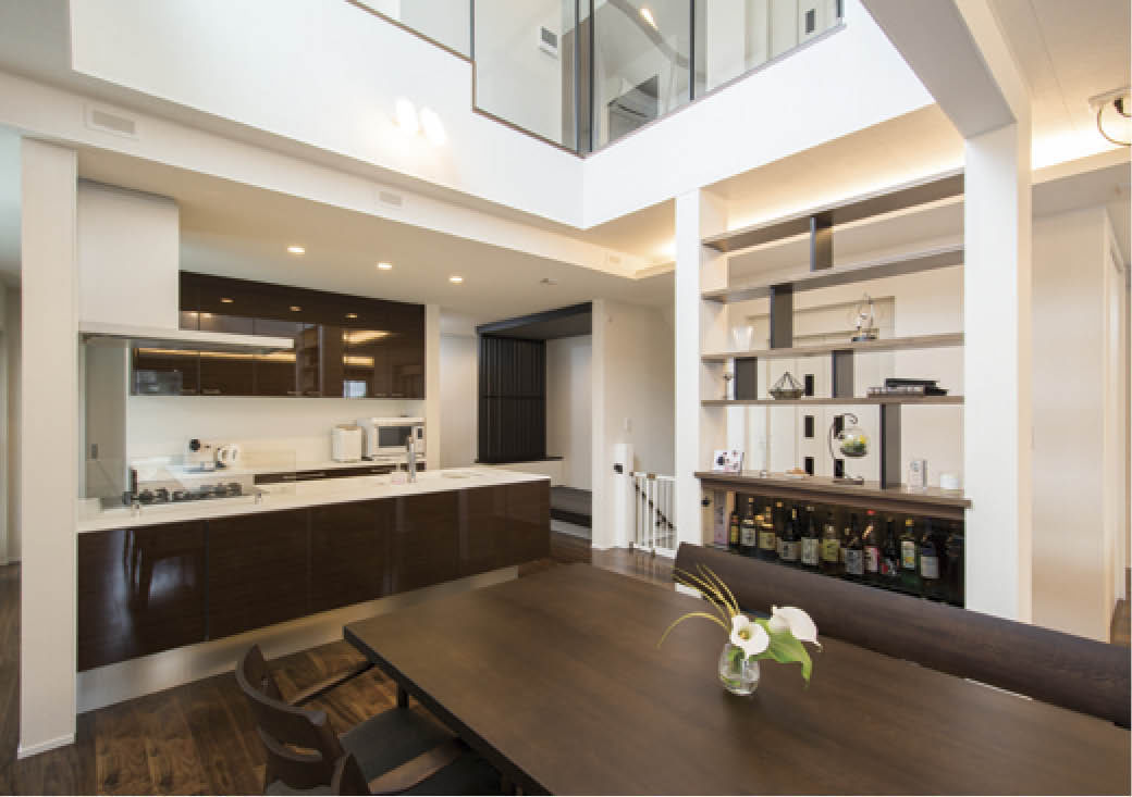 藤島建設 【8200万円/90坪台/ビルトインガレージ】水平・垂直の凛とした美しさ。遊び心と快適さが融合した家の建築実例画像4