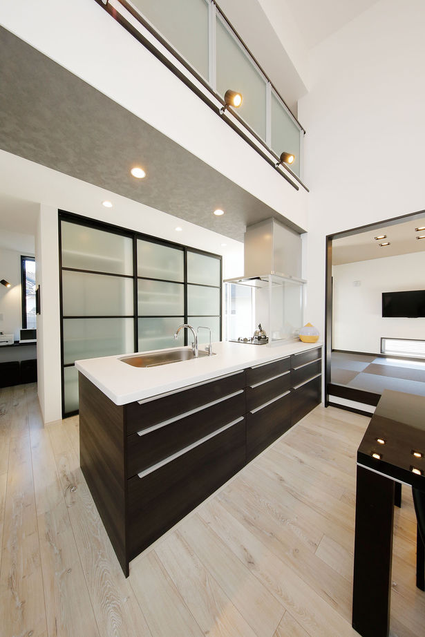 藤島建設 【3000万円台/60坪台/ビルトインガレージ/２階LDK】子ども４人の自立心を育むモダンデザインの建築実例画像6