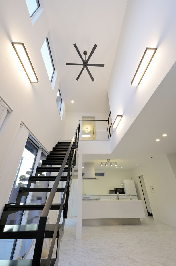 藤島建設 【50坪台/4000万円台/ガレージハウス】夫婦が憧れたバイクガレージのある家。LDKからいつでも愛車を鑑賞の建築実例画像3