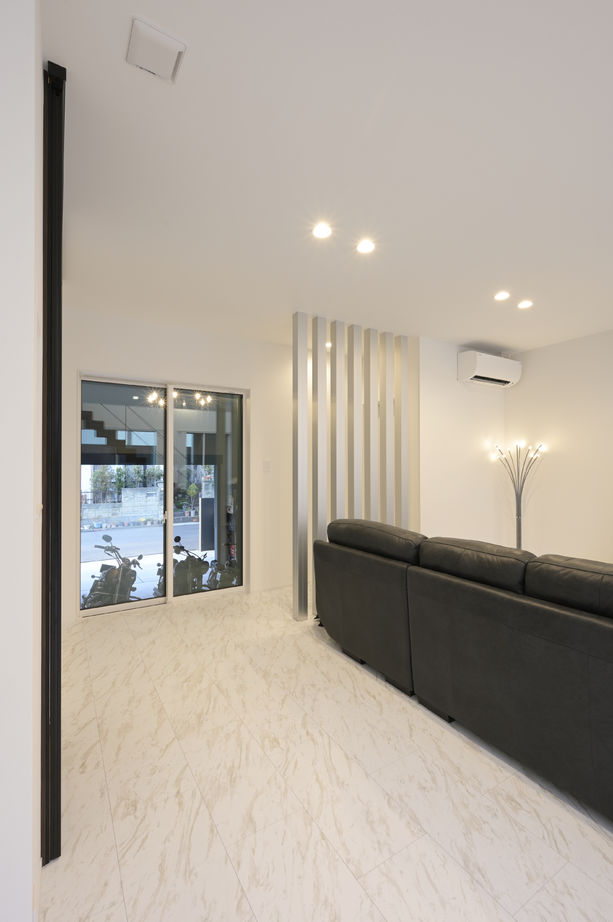 藤島建設 【50坪台/4000万円台/ガレージハウス】夫婦が憧れたバイクガレージのある家。LDKからいつでも愛車を鑑賞の建築実例画像5