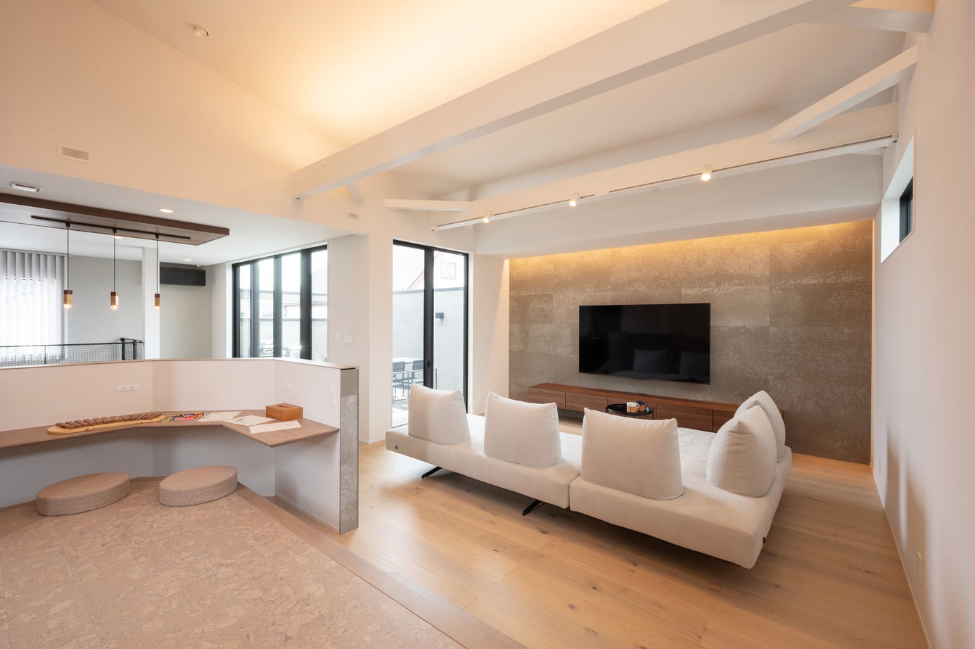 藤島建設 【4000万円台/2階LDK/ルーフバルコニー】子育てを楽しめて、スタイリッシュなデザインも愉しめる家の建築実例画像2