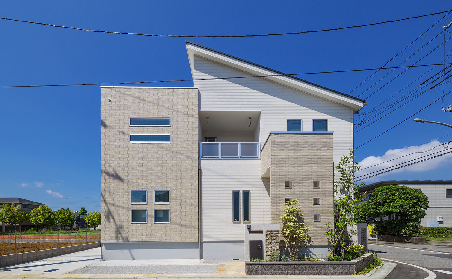 フレスコ 【1700万円／吹き抜け／スカイバルコニー／間取図あり】スカイバルコニーの開放感ときれいな空気を楽しむ家の建築実例画像2