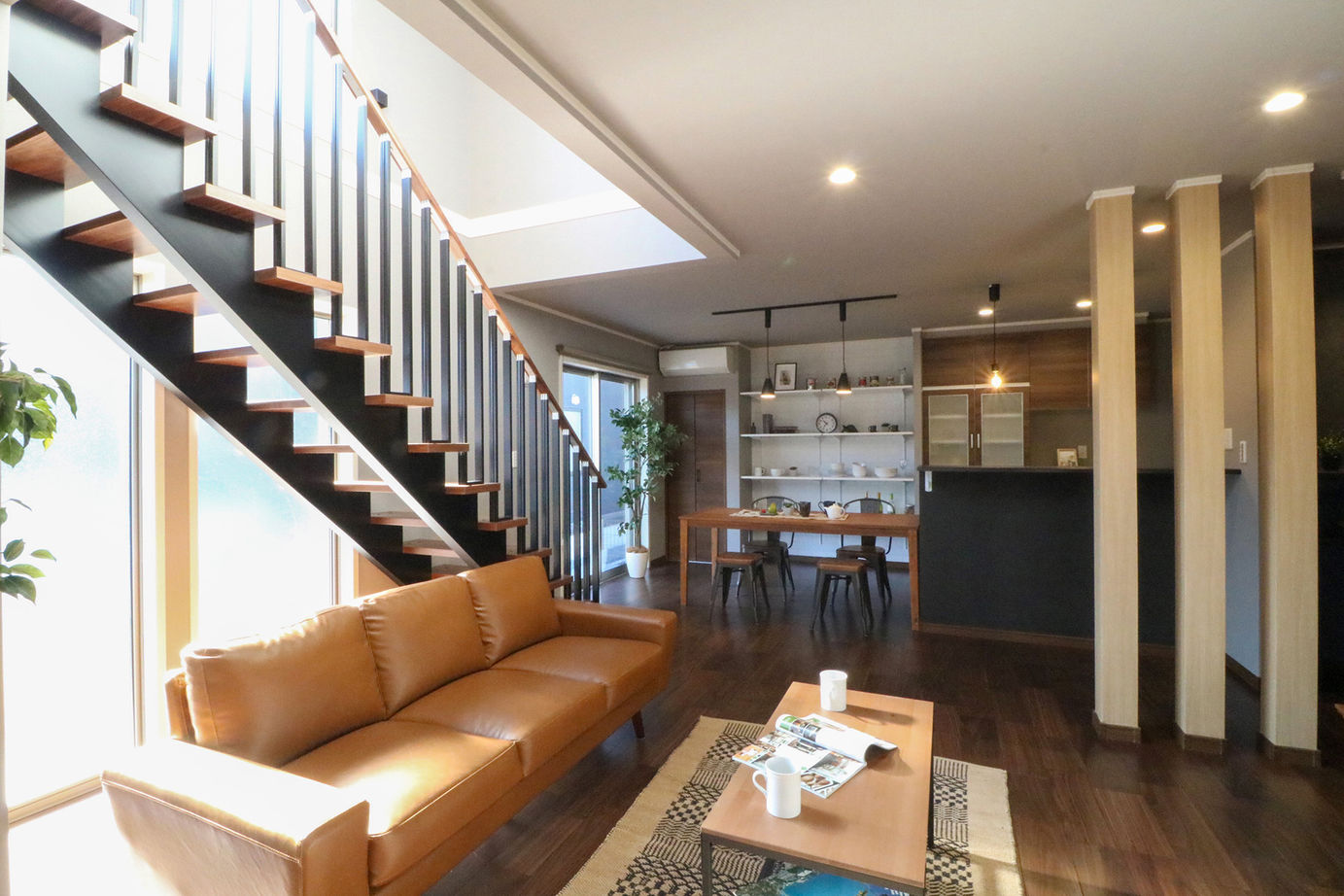 フレスコ 【1800万円／北欧モダン／広々LDK／間取図あり】ミッドセンチュリースタイルのスタイリッシュな住まいの建築実例画像2