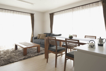 一条工務店 「これからの人生を愉しむための家」は、平屋。屋根には、9.86ｋＷの太陽光発電パネルを搭載の建築実例画像4