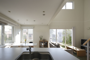 一条工務店 開放的な白い空間を楽しみながら、スマートに暮らす。家にかかるライフサイクルコストを抑えるの建築実例画像4