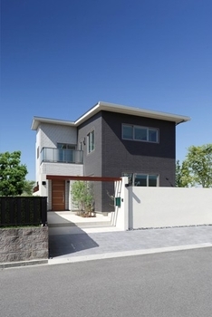 一条工務店 こだわりの家具や照明が映えるシンプルデザイン、家族全員で「暮らし」を楽しむ住まいの建築実例画像6