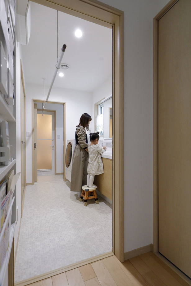 一条工務店 リビングを家の中心に。家族とのつながりを考えたお家の建築実例画像5