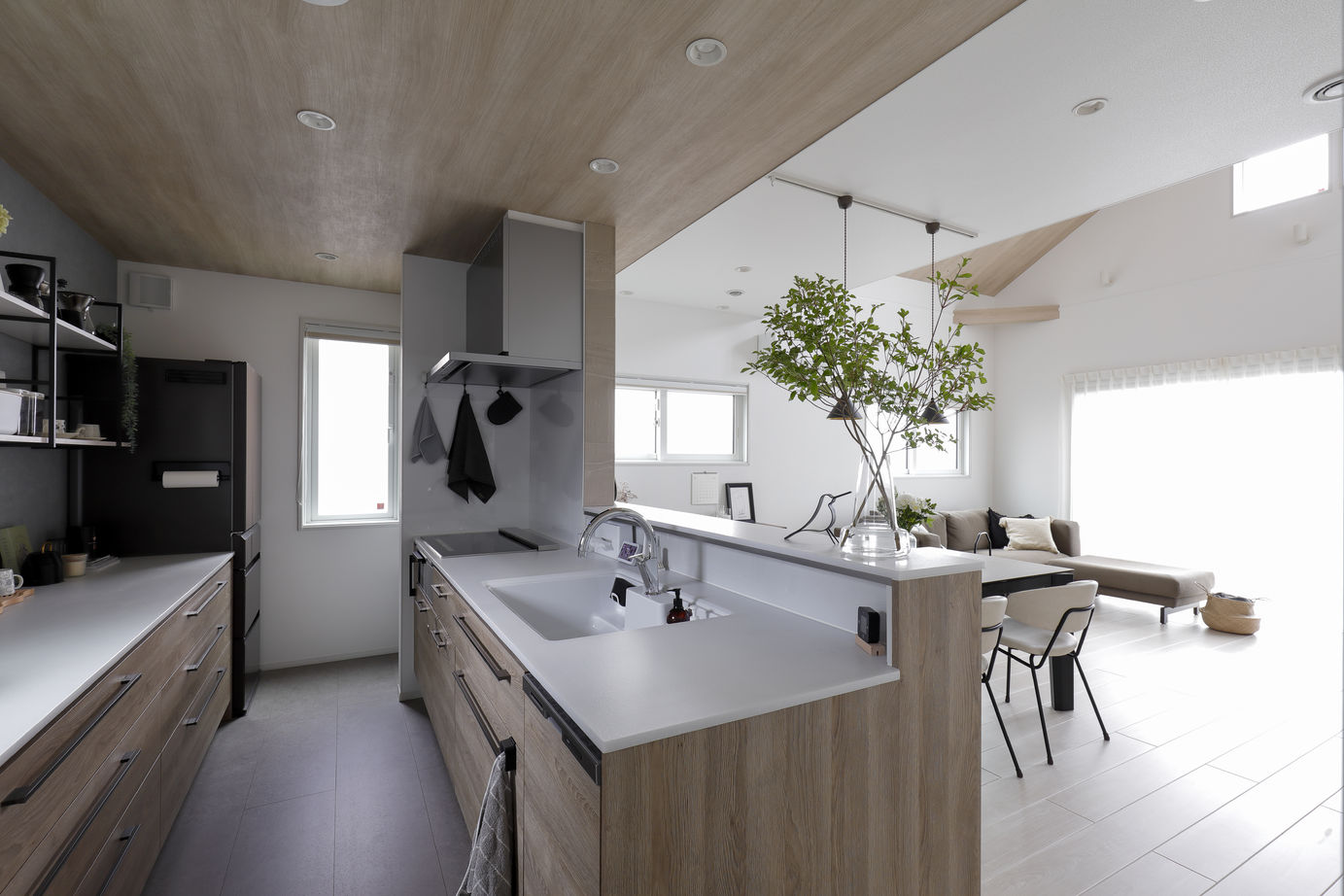 一条工務店 勾配天井の高さを活かした、明るく開放的な平屋の建築実例画像3