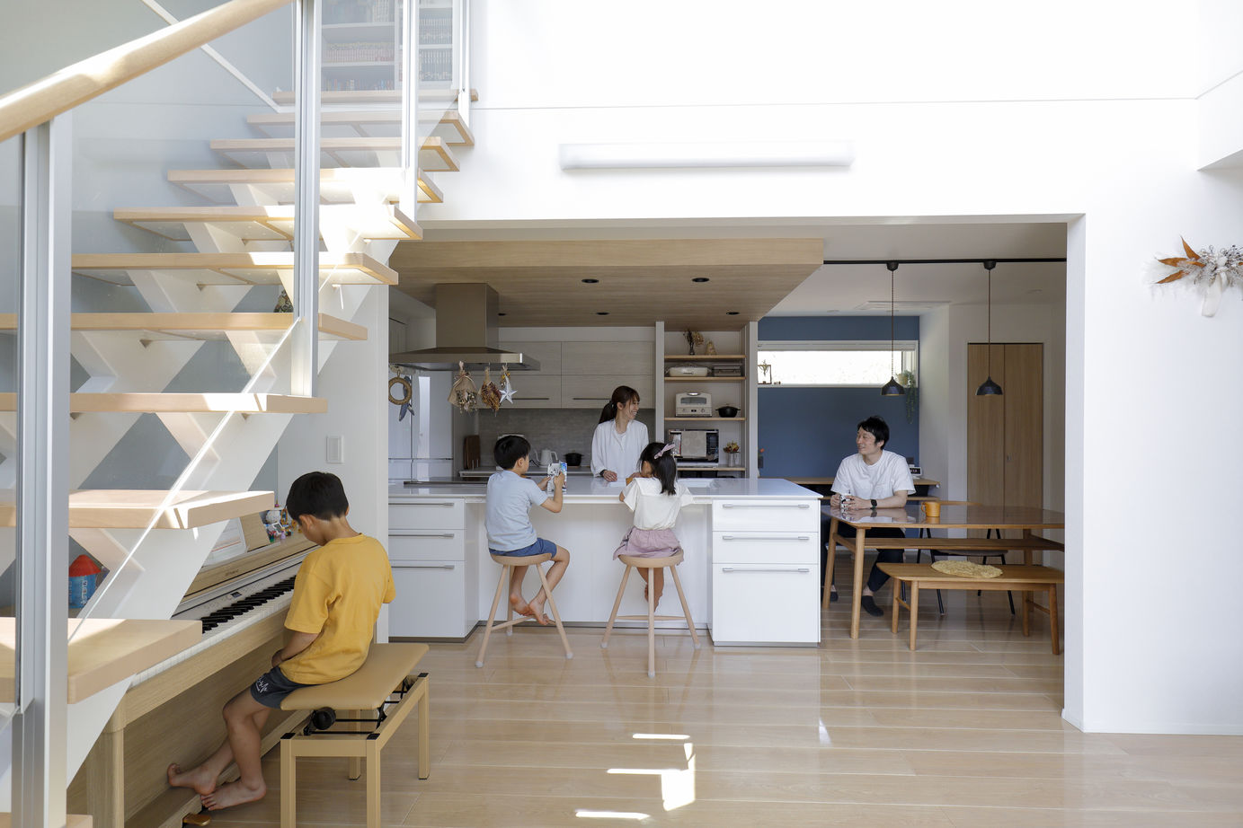 一条工務店 子育て・家事動線と、開放感を両立した家の建築実例画像1