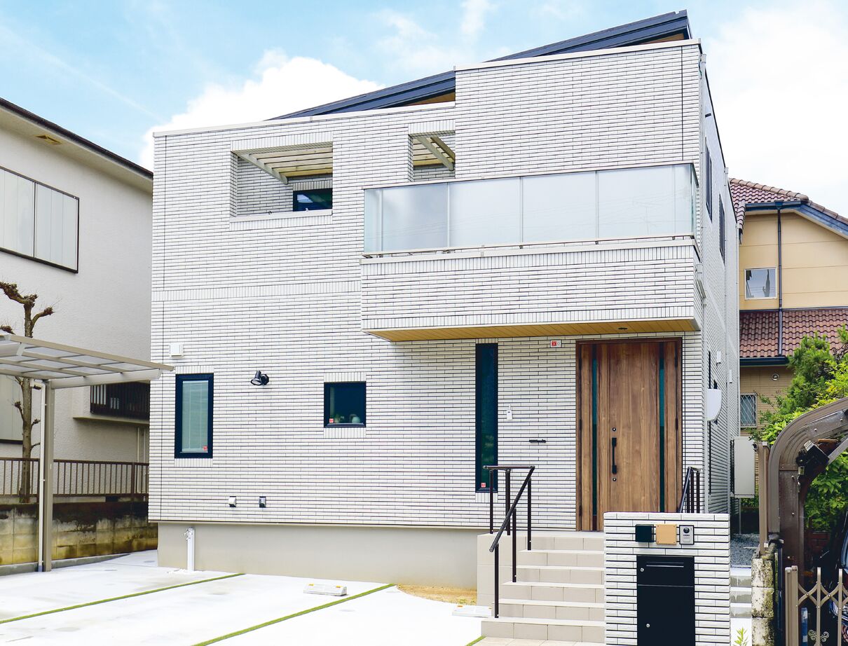 一条工務店 吹き抜けから光を採り入れる「明るい家」の建築実例画像2