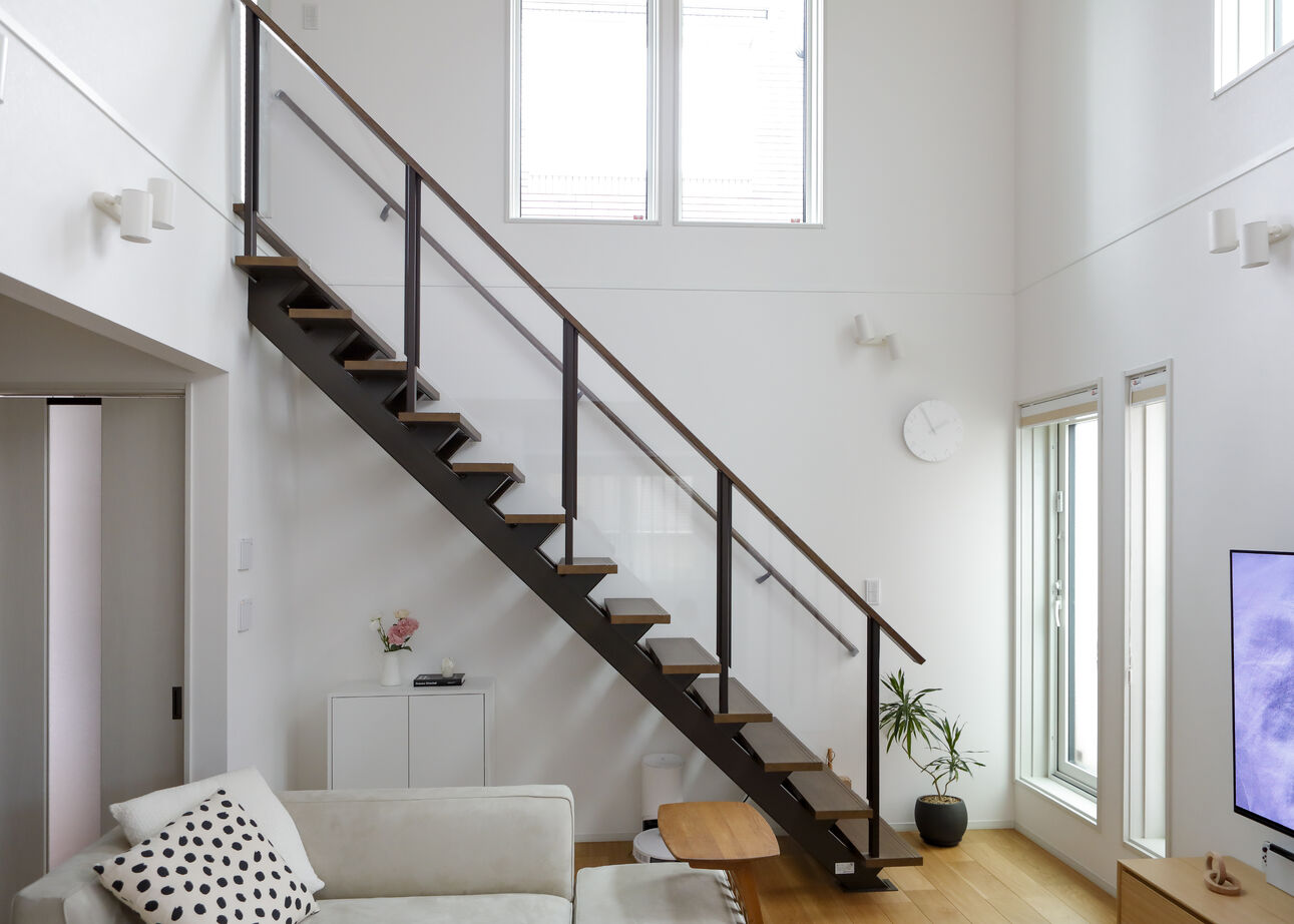 一条工務店 吹き抜けから光を採り入れる「明るい家」の建築実例画像6