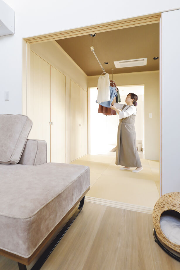 一条工務店 猫もよろこぶ暖かさ。大きな吹き抜けのある開放的な住まいの建築実例画像4