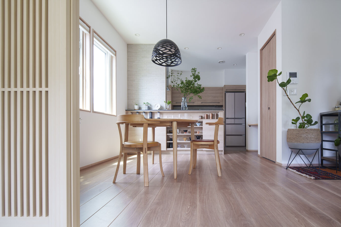 一条工務店 愛着あるモノに囲まれながら、家族との団らんを楽しむ家。の建築実例画像3