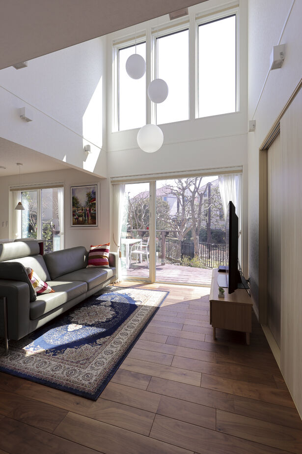 一条工務店 開放感たっぷり。気分もパッと明るくなる、赤キッチンの家。の建築実例画像3