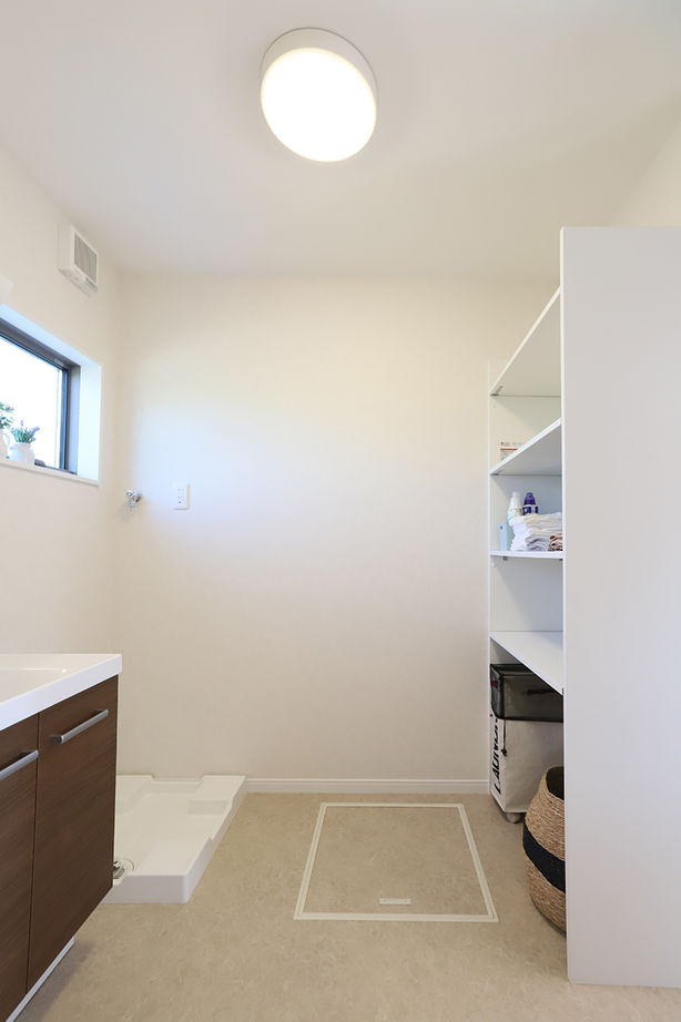 ニッカのいえ 【1300万円台/間取り図】一人暮らしに丁度いい1LDKで生活の負担を軽減！ローコストで叶えた平屋の住まいの建築実例画像10