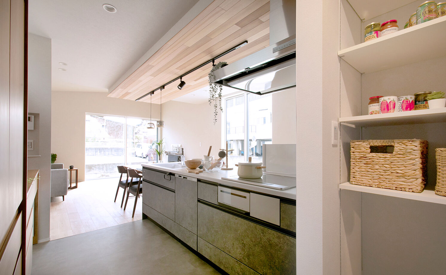 LIGhome 小牧・春日井(リグホーム) 【間取り図有｜2000万円台｜30坪台｜自然素材】外からの視線を緩やかにカット。お子さんとのびのび暮らす家の建築実例画像5