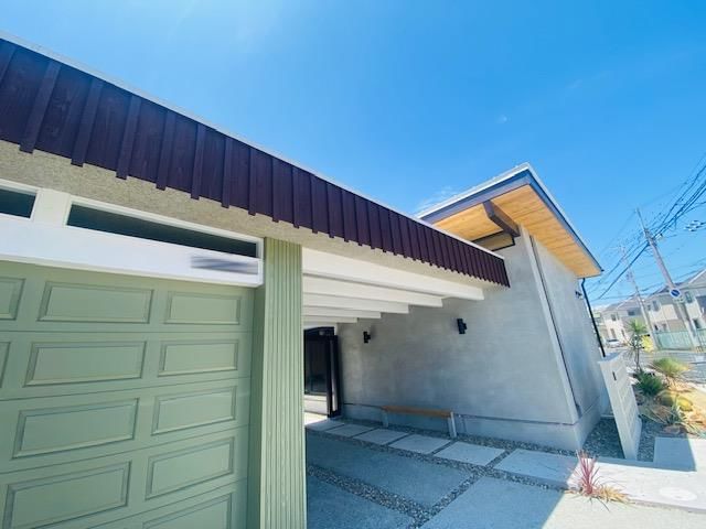 あおぞら工務店（アオゾラコウムテン一級建築士事務所） 【42坪/4000万円台/間取り図有】中庭を中心とした、ミッドセンチュリーモダンスタイルなコの字の平屋の建築実例画像2