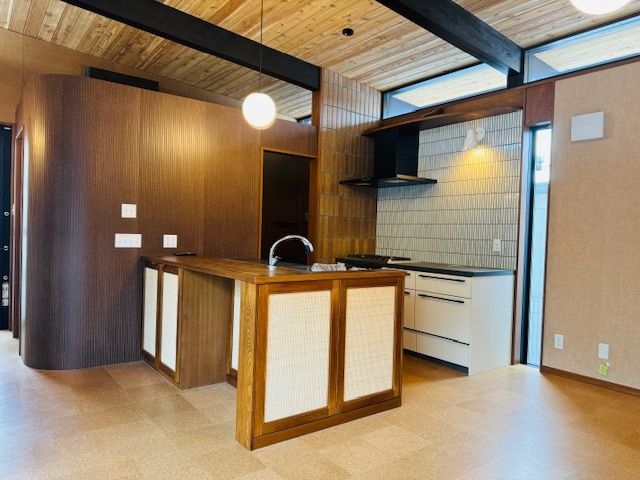 あおぞら工務店（アオゾラコウムテン一級建築士事務所） 【42坪/4000万円台/間取り図有】中庭を中心とした、ミッドセンチュリーモダンスタイルなコの字の平屋の建築実例画像4