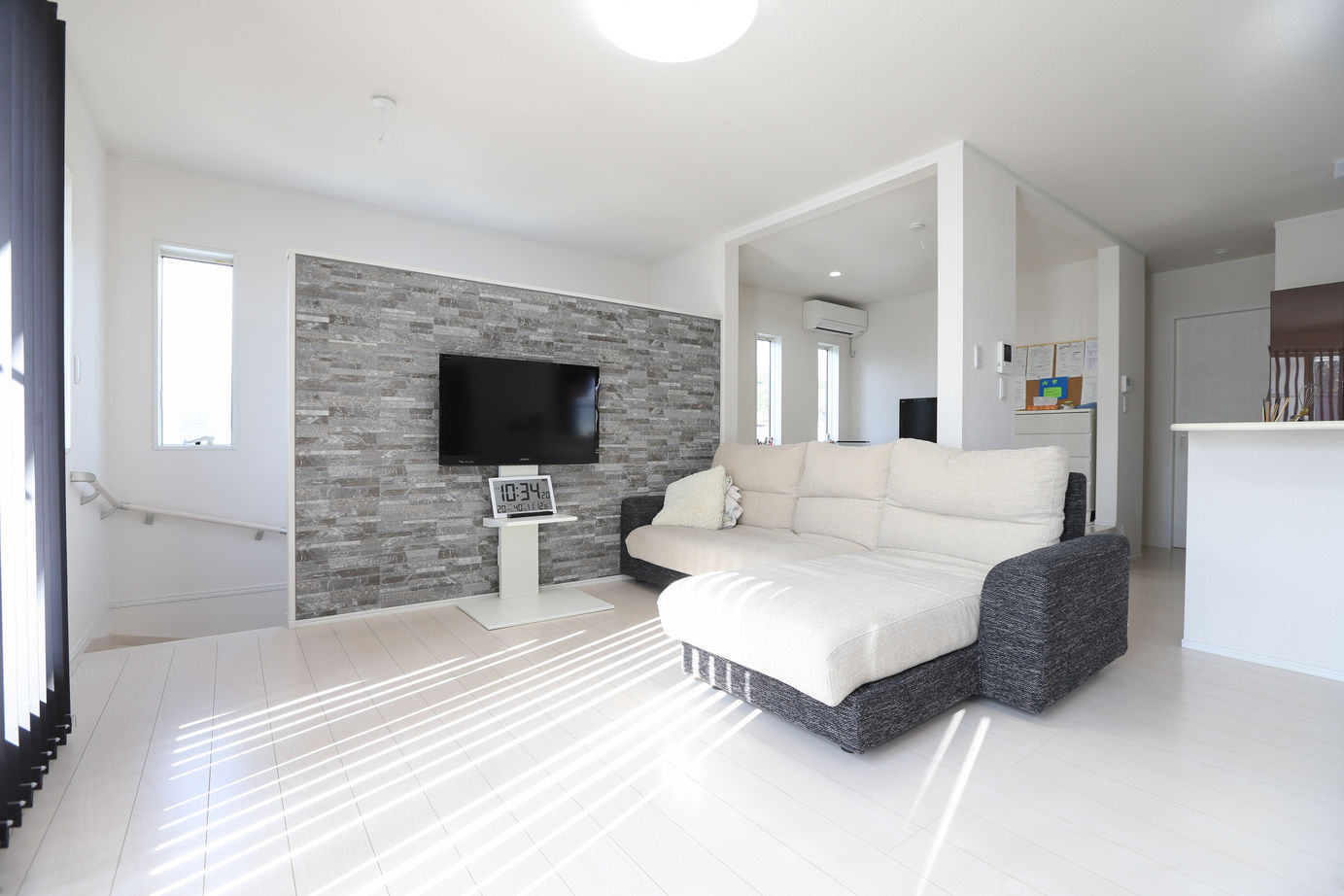 アイダ設計 【間取り図有/40坪台/2階リビング】7坪のバルコニーは多目的に使えるおしゃれスペースの建築実例画像1