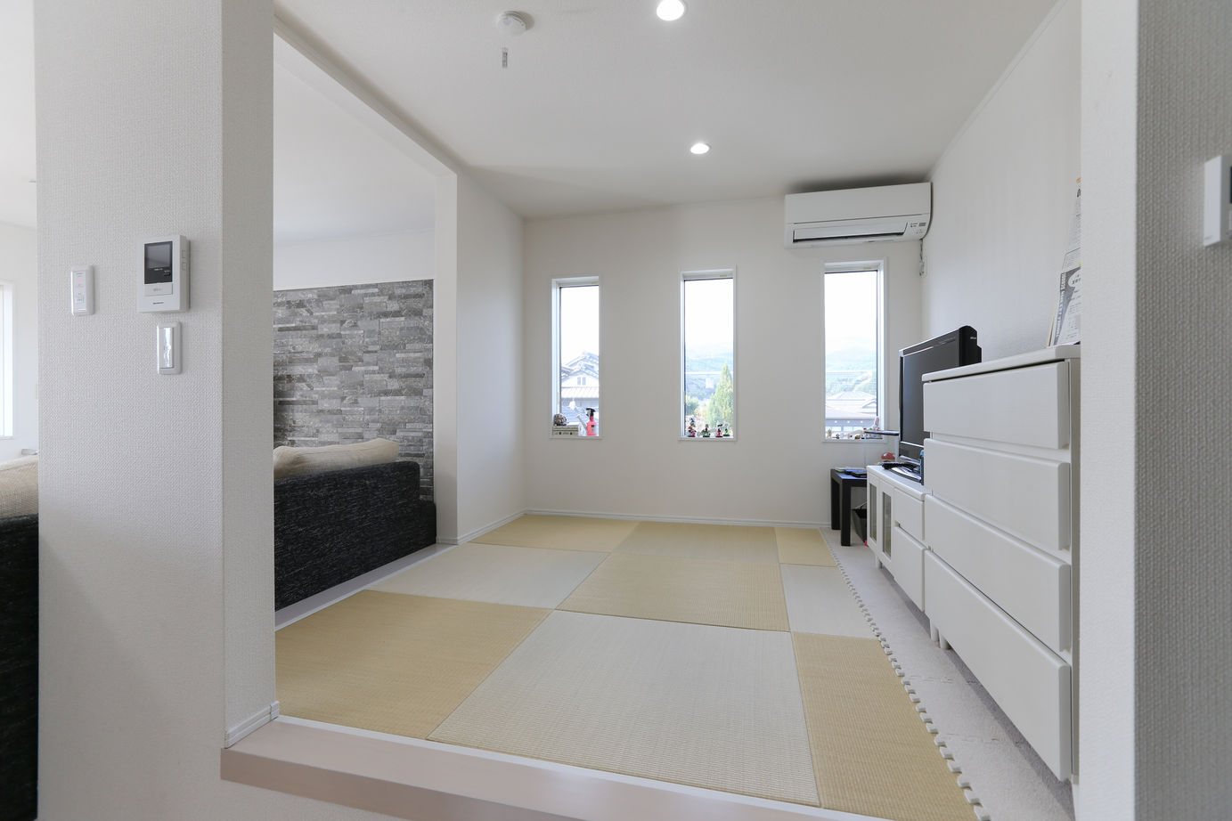 アイダ設計 【間取り図有/40坪台/2階リビング】7坪のバルコニーは多目的に使えるおしゃれスペースの建築実例画像9