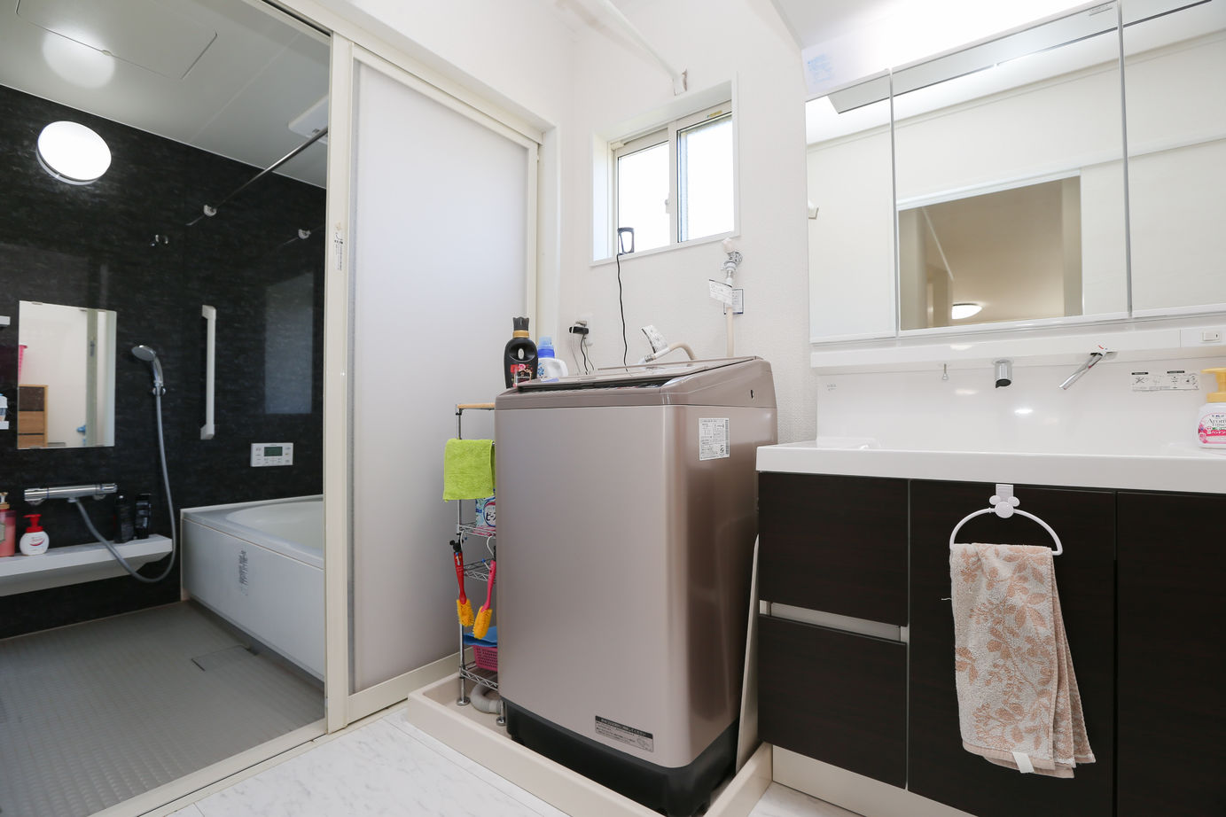 アイダ設計 【間取り図有/40坪台/2階リビング】7坪のバルコニーは多目的に使えるおしゃれスペースの建築実例画像15