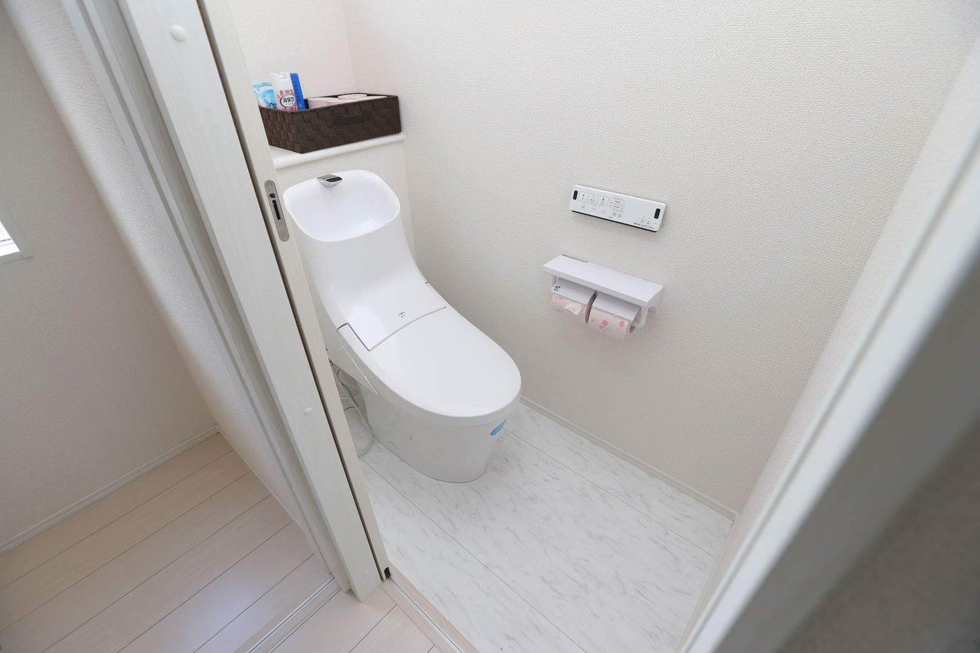 アイダ設計 【間取り図有/40坪台/2階リビング】7坪のバルコニーは多目的に使えるおしゃれスペースの建築実例画像17