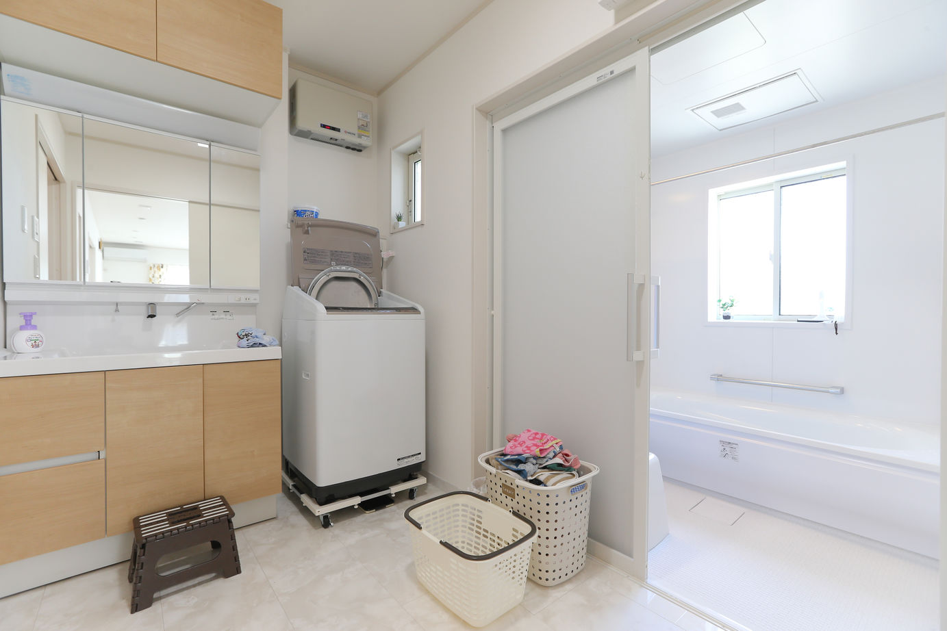 アイダ設計 【間取り図有/40坪台/2世帯住宅/小屋裏収納】回遊動線を考慮しプライベートを守る共有タイプの間取の建築実例画像10