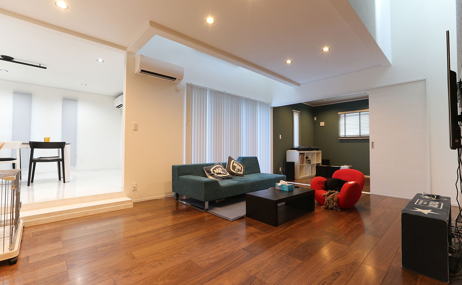 アイダ設計 【間取り図有/30坪台/吹抜け/オール電化】こだわりのキッチン・独創的で開放的なリビングの建築実例画像3