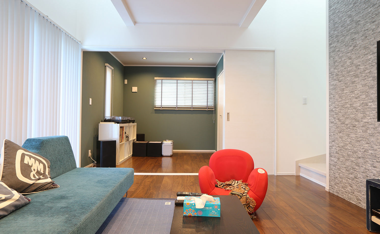 アイダ設計 【間取り図有/30坪台/吹抜け/オール電化】こだわりのキッチン・独創的で開放的なリビングの建築実例画像4