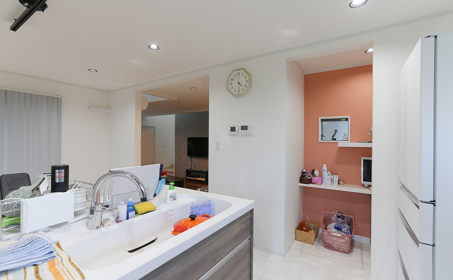 アイダ設計 【間取り図有/30坪台/吹抜け/オール電化】こだわりのキッチン・独創的で開放的なリビングの建築実例画像7