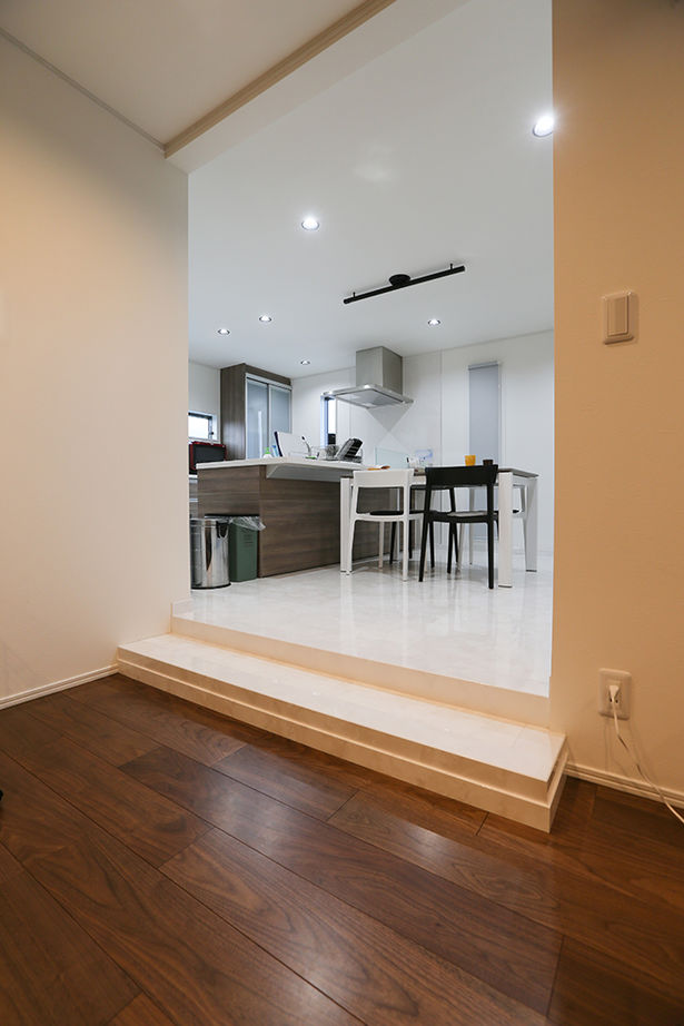 アイダ設計 【間取り図有/30坪台/吹抜け/オール電化】こだわりのキッチン・独創的で開放的なリビングの建築実例画像9