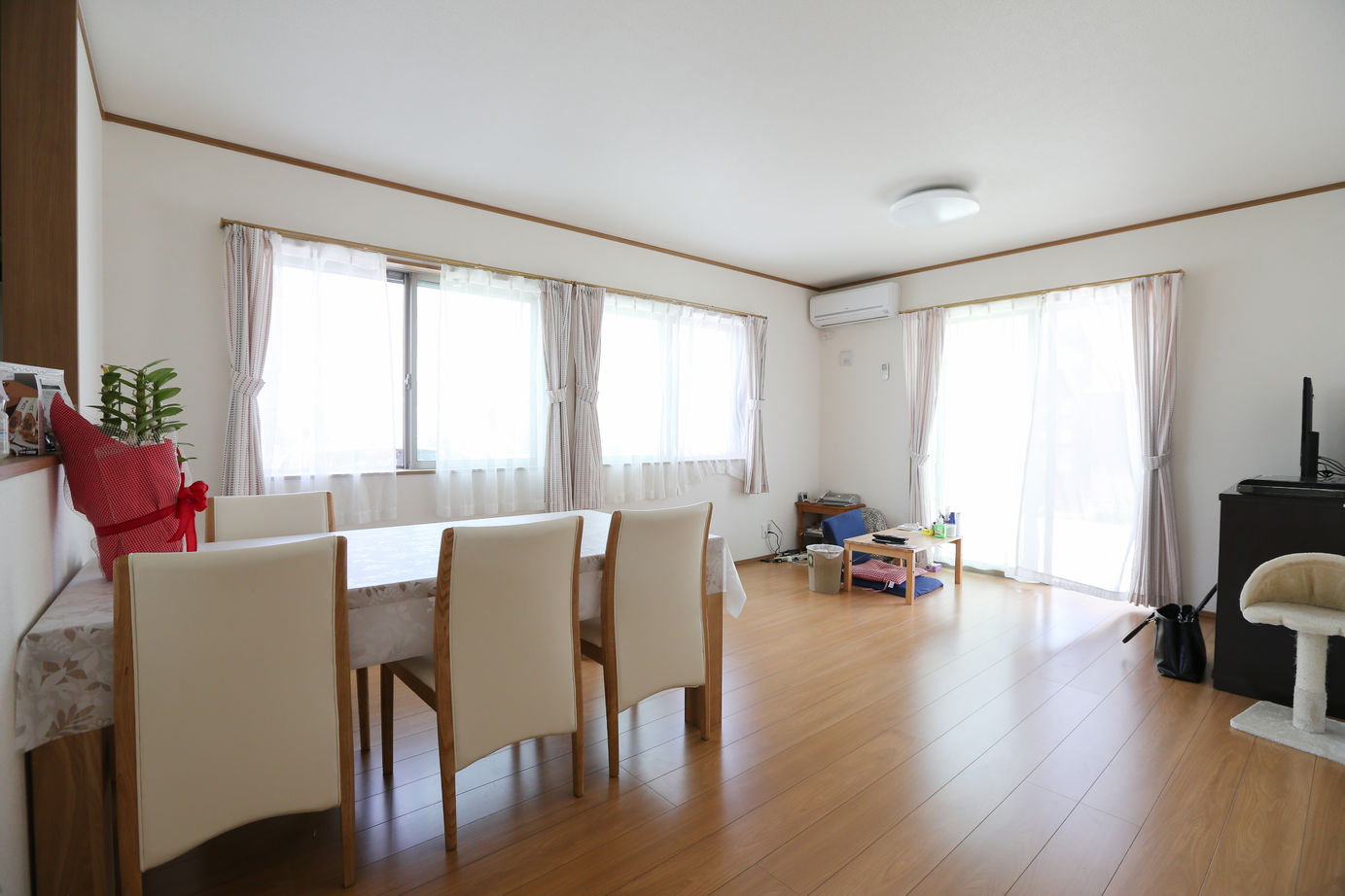 アイダ設計 【間取り図有/30坪台/太陽光発電】売電をローン返済に充当。収納充実で採光に優れた注文住宅の建築実例画像1