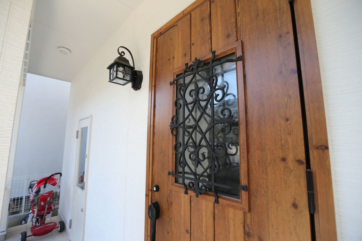 アイダ設計 【間取り図有/30坪台/広々リビング】家族の理想がつまった、趣味を楽しむ南欧風の家の建築実例画像5