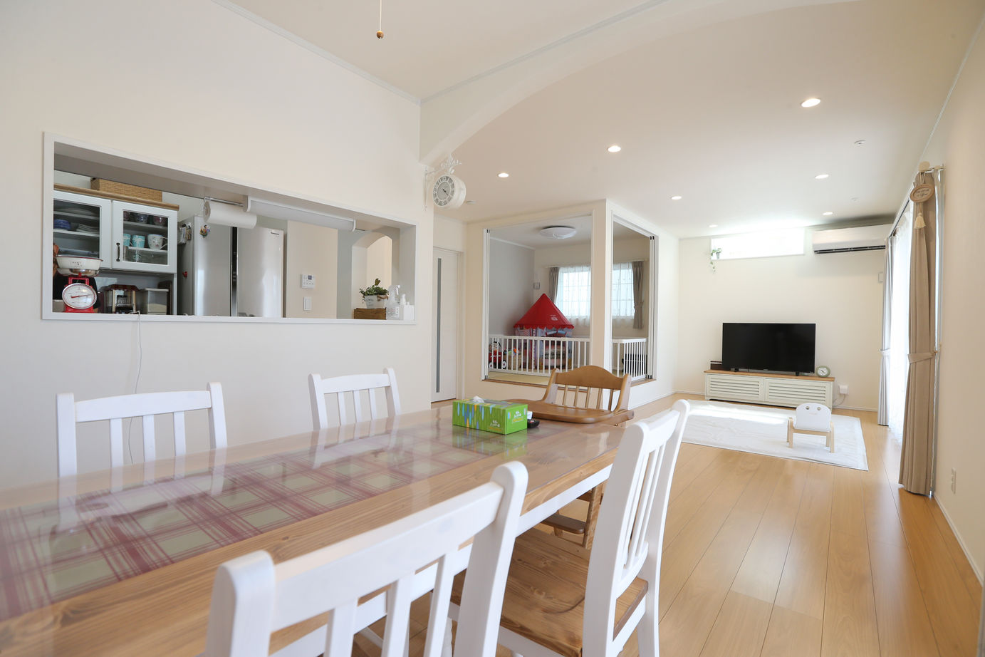 アイダ設計 【間取り図有/30坪台/広々リビング】家族の理想がつまった、趣味を楽しむ南欧風の家の建築実例画像9