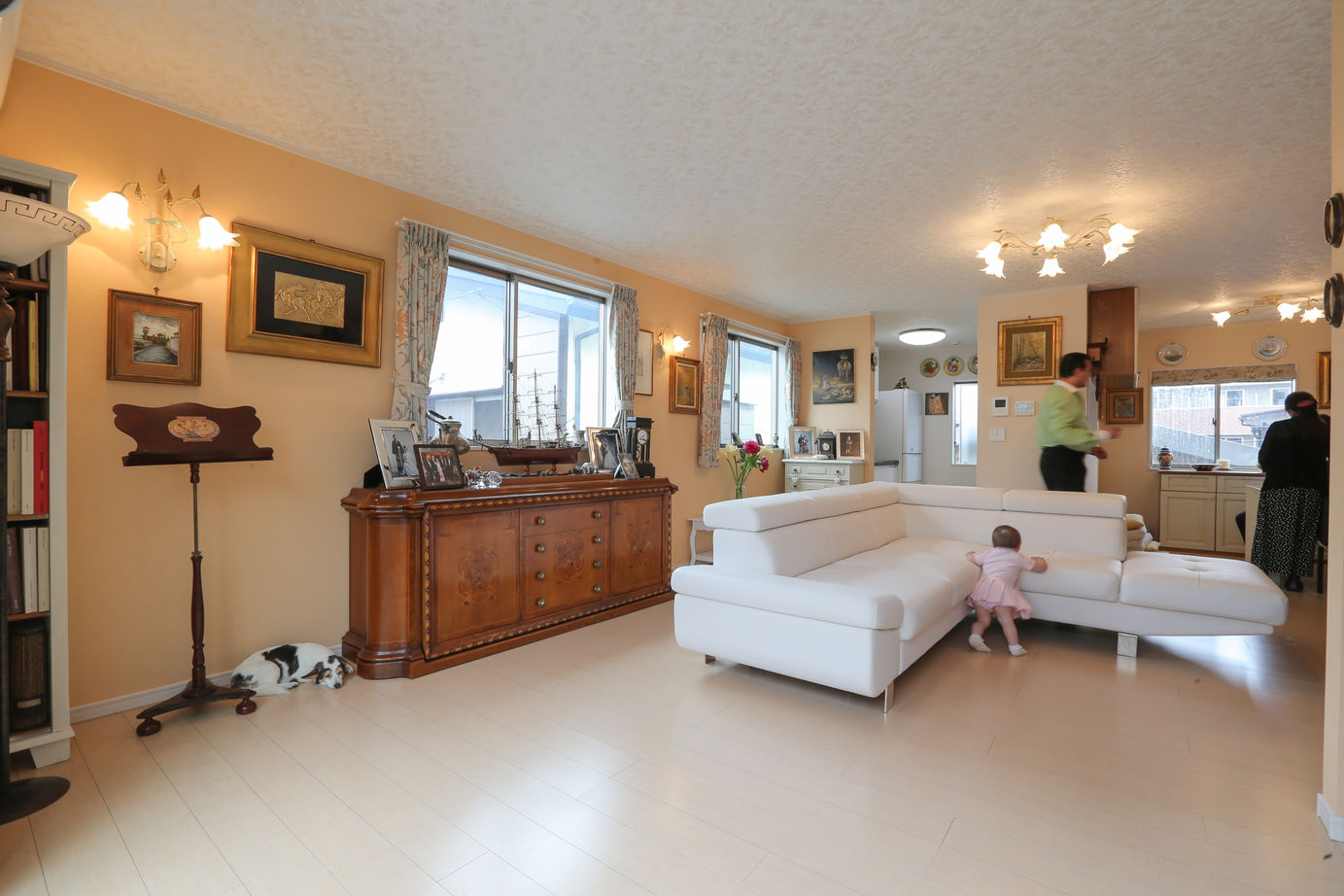 アイダ設計 【間取り図有/30坪台/3LDK/リビングイン階段】イタリア家具や照明に合わせた便利な自家発電機能のある家の建築実例画像2