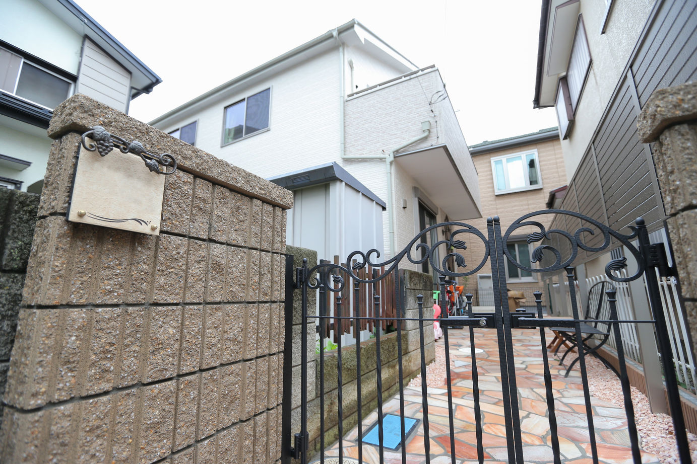 アイダ設計 【間取り図有/30坪台/3LDK/リビングイン階段】イタリア家具や照明に合わせた便利な自家発電機能のある家の建築実例画像4