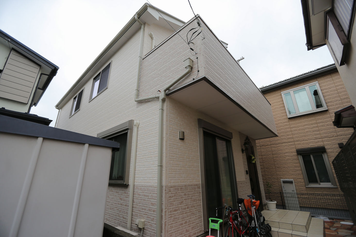 アイダ設計 【間取り図有/30坪台/3LDK/リビングイン階段】イタリア家具や照明に合わせた便利な自家発電機能のある家の建築実例画像5