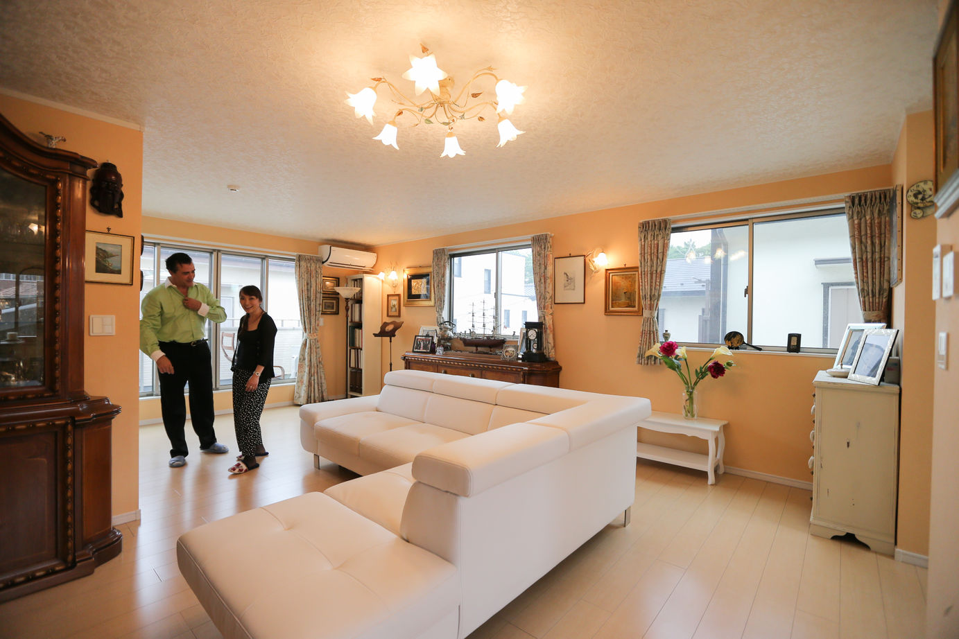 アイダ設計 【間取り図有/30坪台/3LDK/リビングイン階段】イタリア家具や照明に合わせた便利な自家発電機能のある家の建築実例画像6