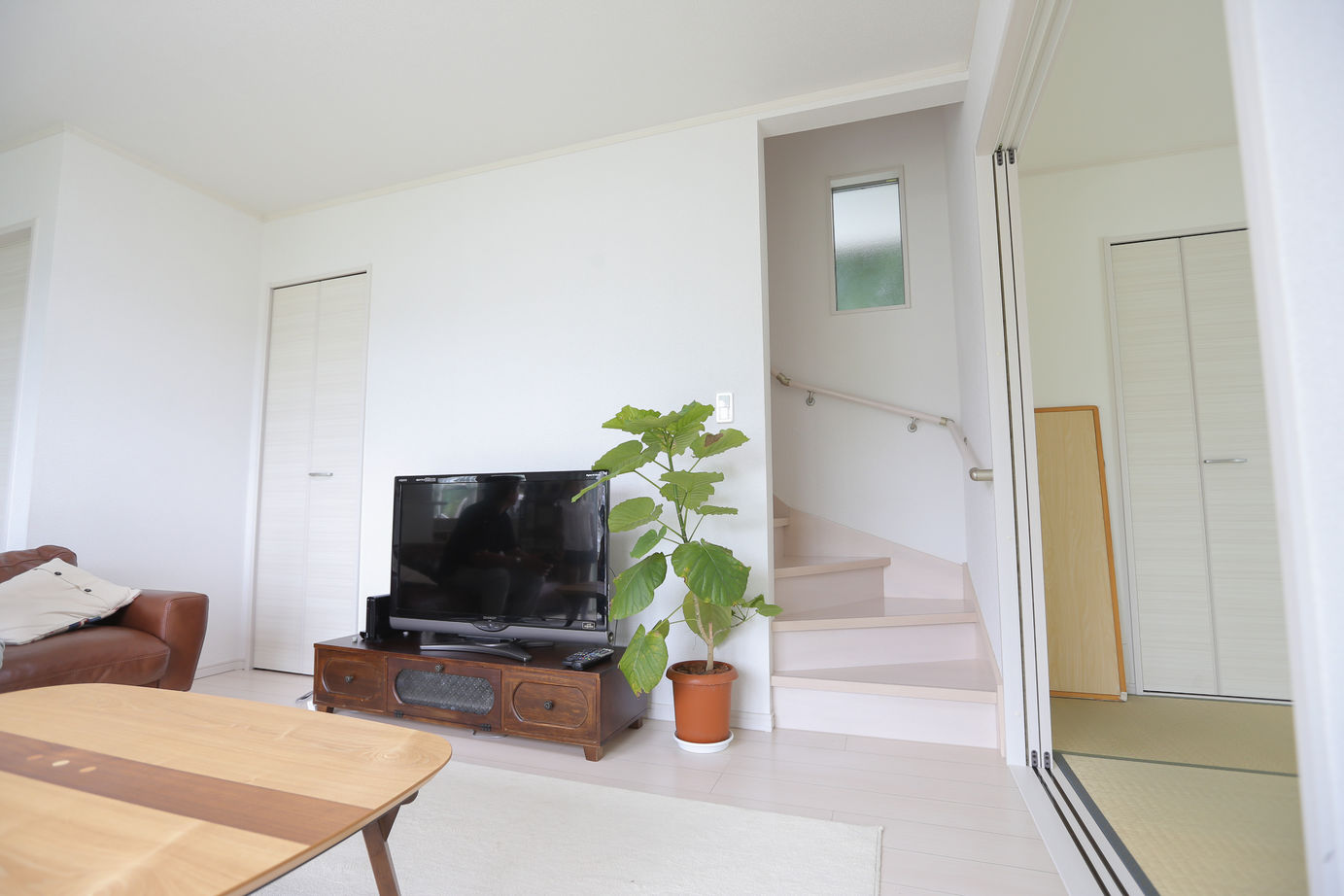 アイダ設計 【間取り図有/30坪台/ウッドデッキ】価格と間取りのバランスに驚き　趣味のバラを愛でられる庭のある家の建築実例画像7