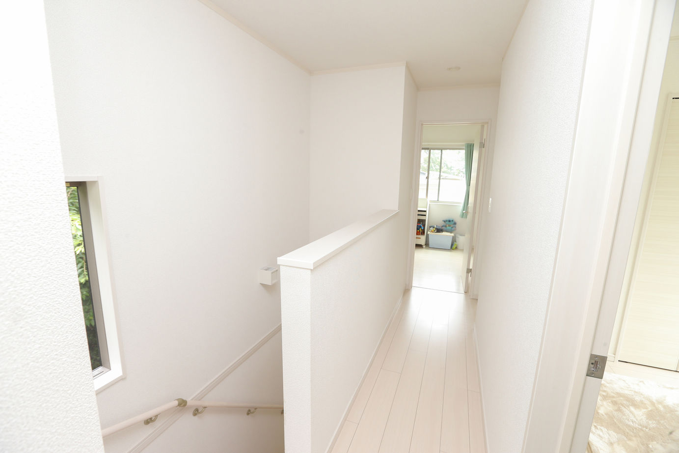 アイダ設計 【間取り図有/30坪台/ウッドデッキ】価格と間取りのバランスに驚き　趣味のバラを愛でられる庭のある家の建築実例画像13